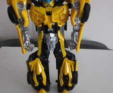 Transformers The Last Knight Deluxe Class Bumblebee Figure C1319