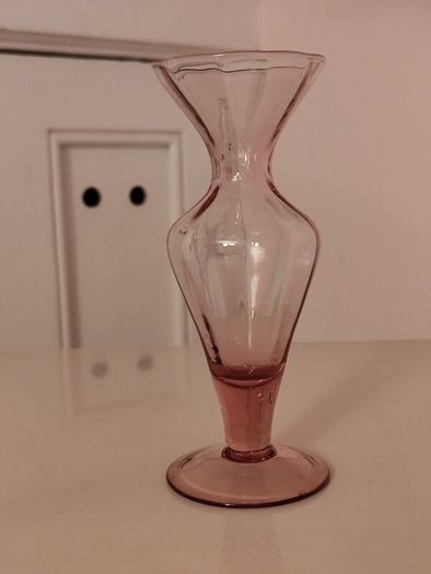 Beautiful Vintage Dusky Pink Small Glass Vase