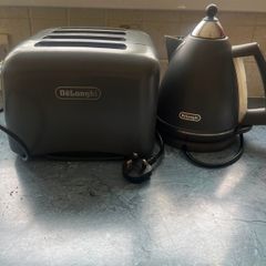 kettle and toaster - Delonghi