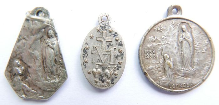 Collection of 7 vintage religious medals