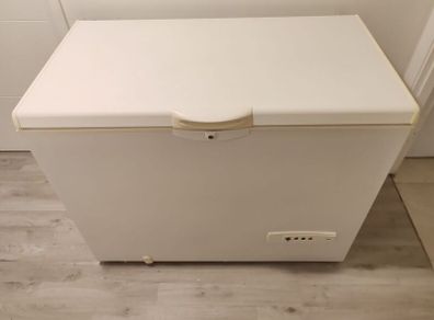 Whirlpool Large Chest freezer