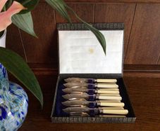 Vintage Epns Fish Knives and Forks Boxed