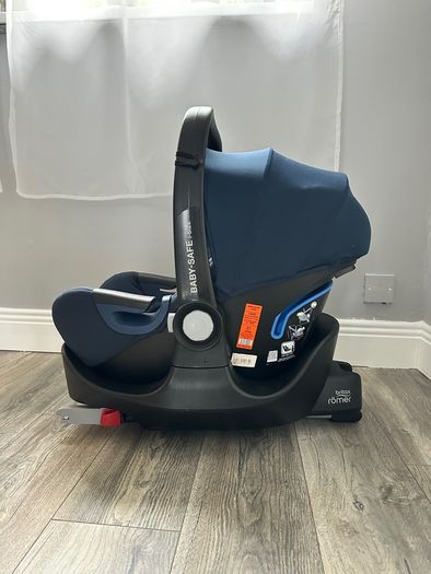 Britax Romer Baby Car Seat and ISOFIX Base