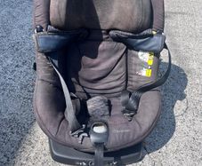 Car seat Maxi Cosi Axiss Fix - 360 degree swivel Isofix installation 4months to 4 years