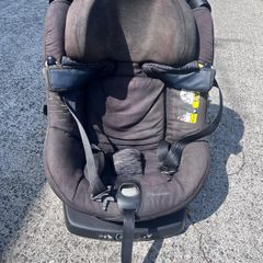 Car seat Maxi Cosi Axiss Fix - 360 degree swivel Isofix installation 4months to 4 years