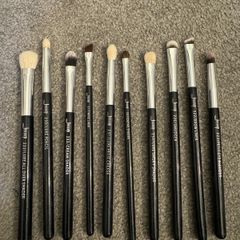 Makeup brushes