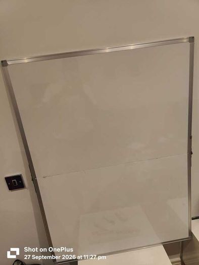 Maxtek Magnetic Whiteboard 120 x 90 cm with Markers & Eraser