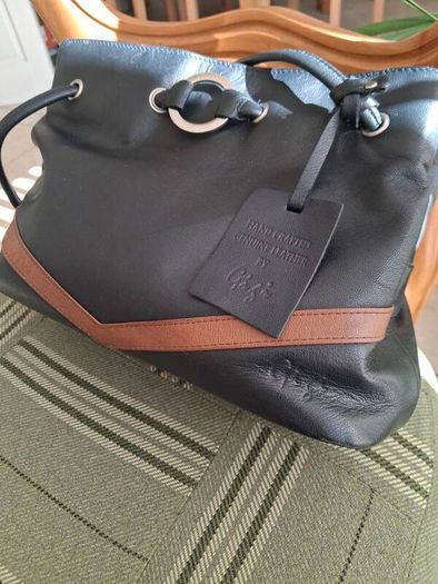 Beautiful GiGi Navy Soft Leather Hand/Shoulder Bag