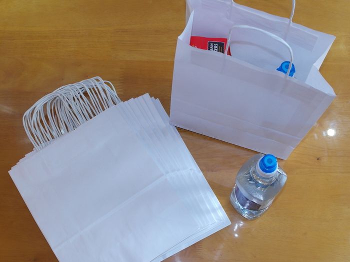 Lot 20 pcs lot Plain white eco-friendly paper kraft shopping carrier bags very good quality 100gr 24cm x 31cm x 11cm with handles