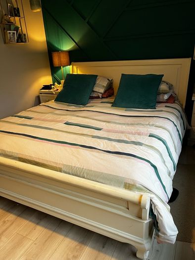 Gorgeous Queen Size solid wood bed