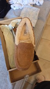 Ladies size 6 Ugg Slippers