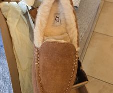 Ladies size 6 Ugg Slippers