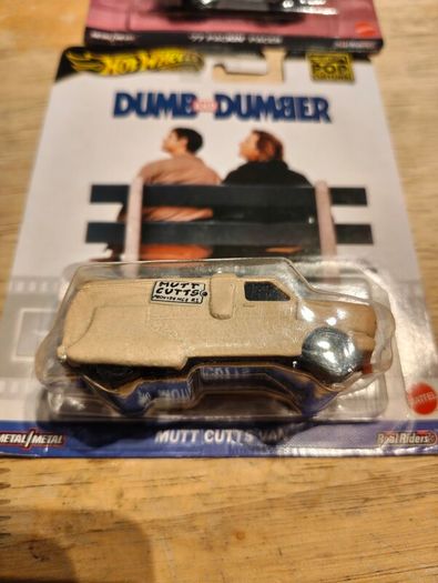 hot wheels premium pop culture Dumb and Dumber mutt cutts van