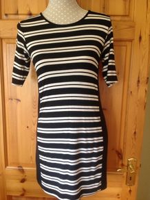 Size 8 Dorothy Perkins Black & White Striped Dress