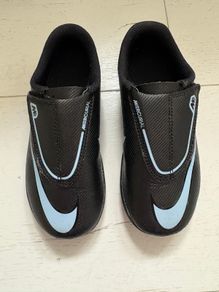 Nike boys football shoes, uk 12 / eur 30