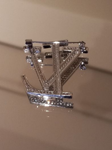 Fashion diamante brooch, D18 post 3e