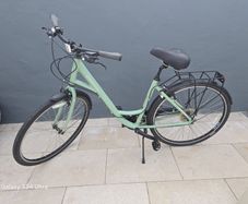 Women's bike with cushioned seat