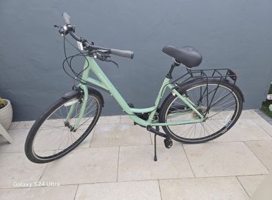 Women's bike with cushioned seat