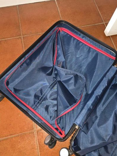 Medium suitcase