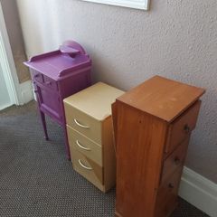 bed side lockers x3