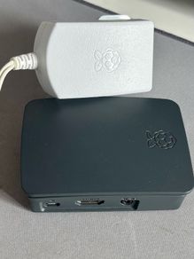 Raspberry Pi 3B+ with case and original adapter