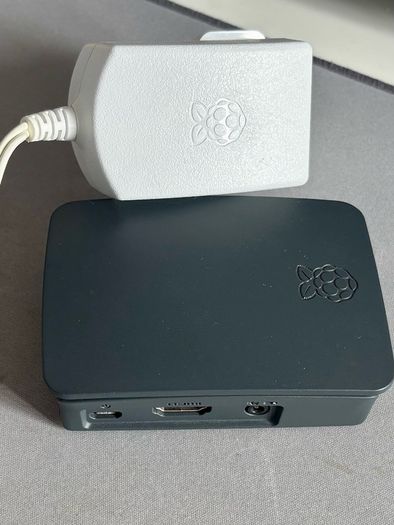 Raspberry Pi 3B+ with case and original adapter