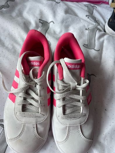 Adidas Girls runners - NEW