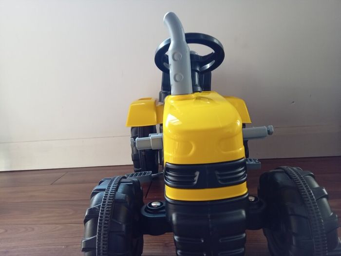 Kids Pedal Tractor Ride-On (Yellow/Black)