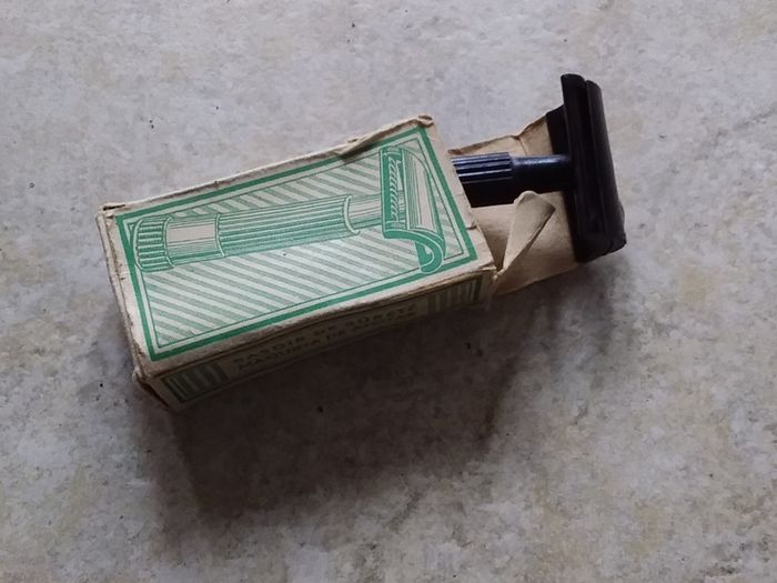 Vintage : German Slant Safety Razor in Brown Bakelite