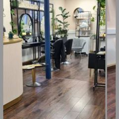 Hairdressing chair to rent /nails/ brows