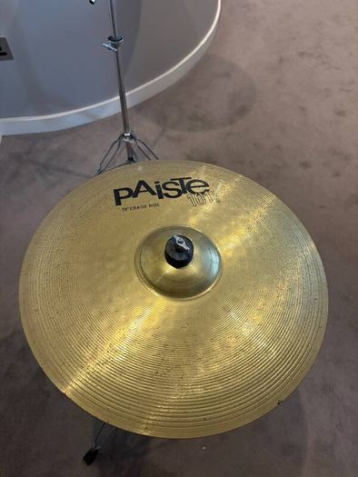 Full drumkit with accessories