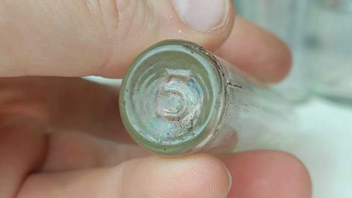 493 - Set of 6 Vintage Clear Glass Screw Cork Top Collectible Decorative Bottles and Jars