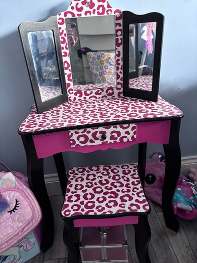Girls Vanity Table