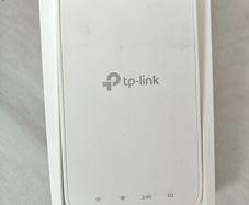 TP-Link RE330 AC1200 Dual Band Wi-Fi Range Extender.
