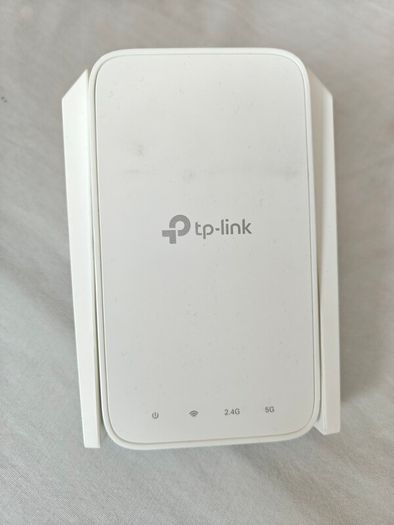 TP-Link RE330 AC1200 Dual Band Wi-Fi Range Extender.