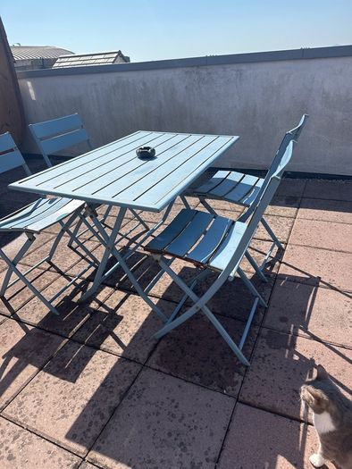 1 Table 4 Chairs