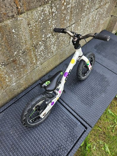 Frog Tapdole Balance Bike 12" wheels White with spots