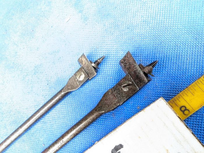Pair of Expansive bits