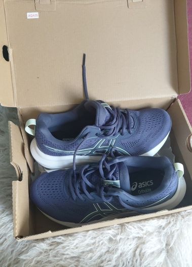 asics Runners size 6