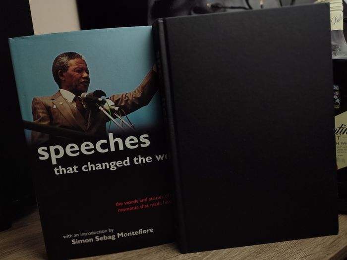 Speeches That Changed The World ! The Words and Stories that Changed The History ! CD Included ! 2005 ! by Quercus Books !