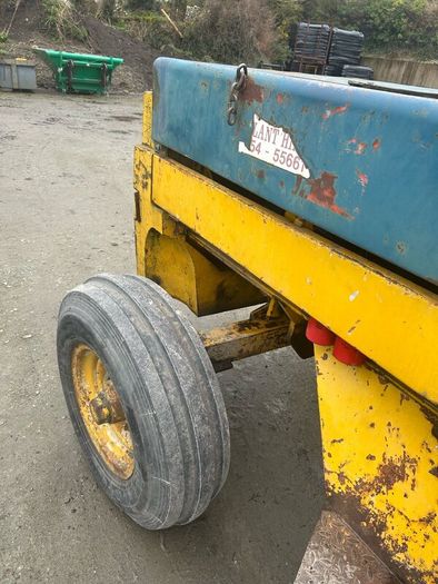 Rough terrain forklift