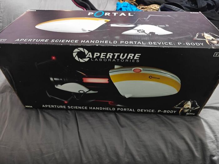 NECA Portal Gun (P-Body version)
