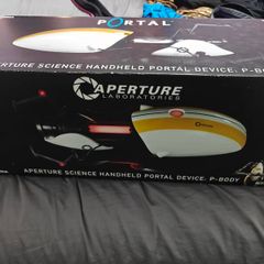 NECA Portal Gun (P-Body version)