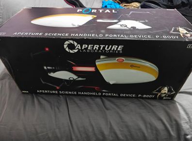 NECA Portal Gun (P-Body version)