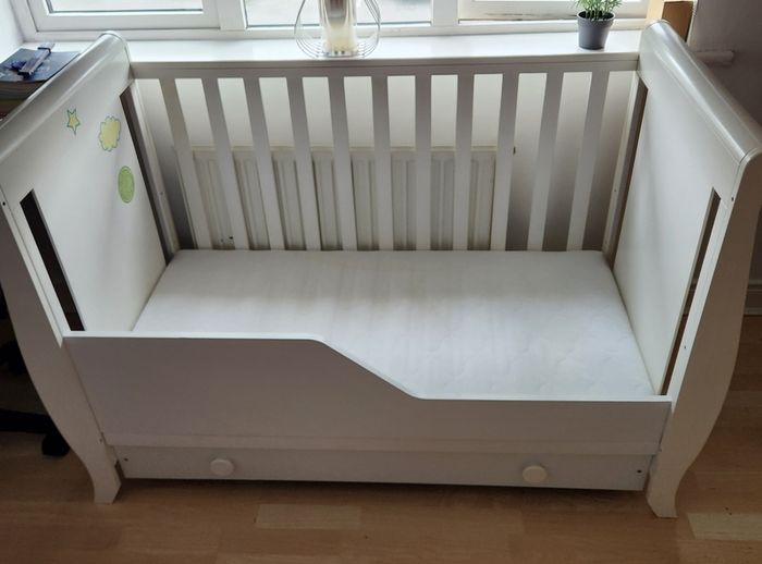 Baby cot bed