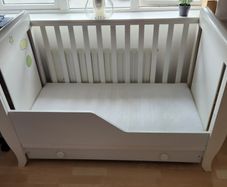 Baby cot bed