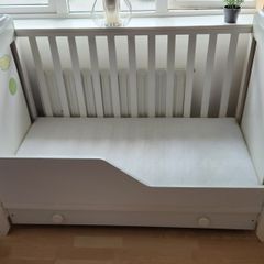 Baby cot bed