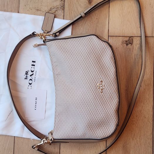coach handbag (authentic)