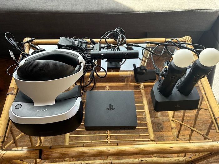Sony PlayStation VR V1 Bundle + Camera V2 + Move Controllers. Full set