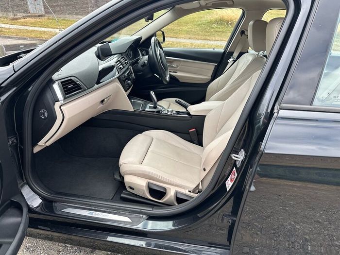 BMW 330e // Low mileage // Perfect condition